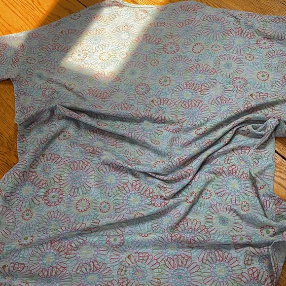 LulaRoe Irma tunic top. Gray with daisy print. Size Small. - Picture 5 of 6